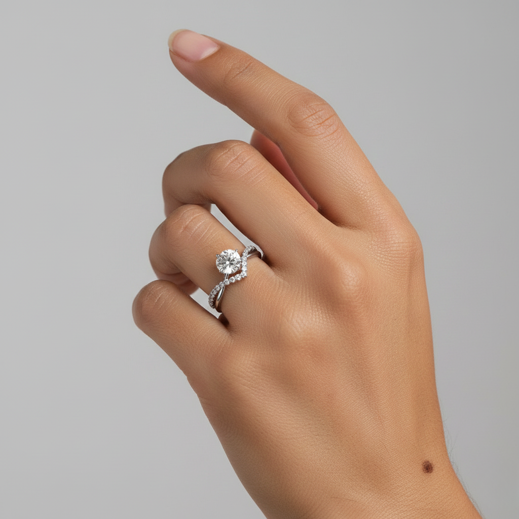 Aurelis Royal V-Solitär Ring Zirkonia Goldfarbe Modernes Design Damen