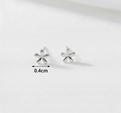 Aurelis Zarte Blumenohrstecker Blümchen Motiv in Goldfarbe 0,4cm für Damen