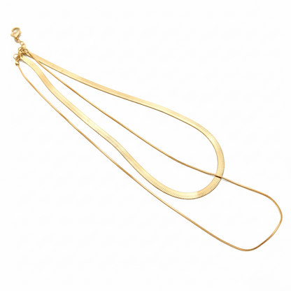 Aurelis Damen Halskette zweireihig Goldfarbe Schlangenkette & feine Gliederkette Layering