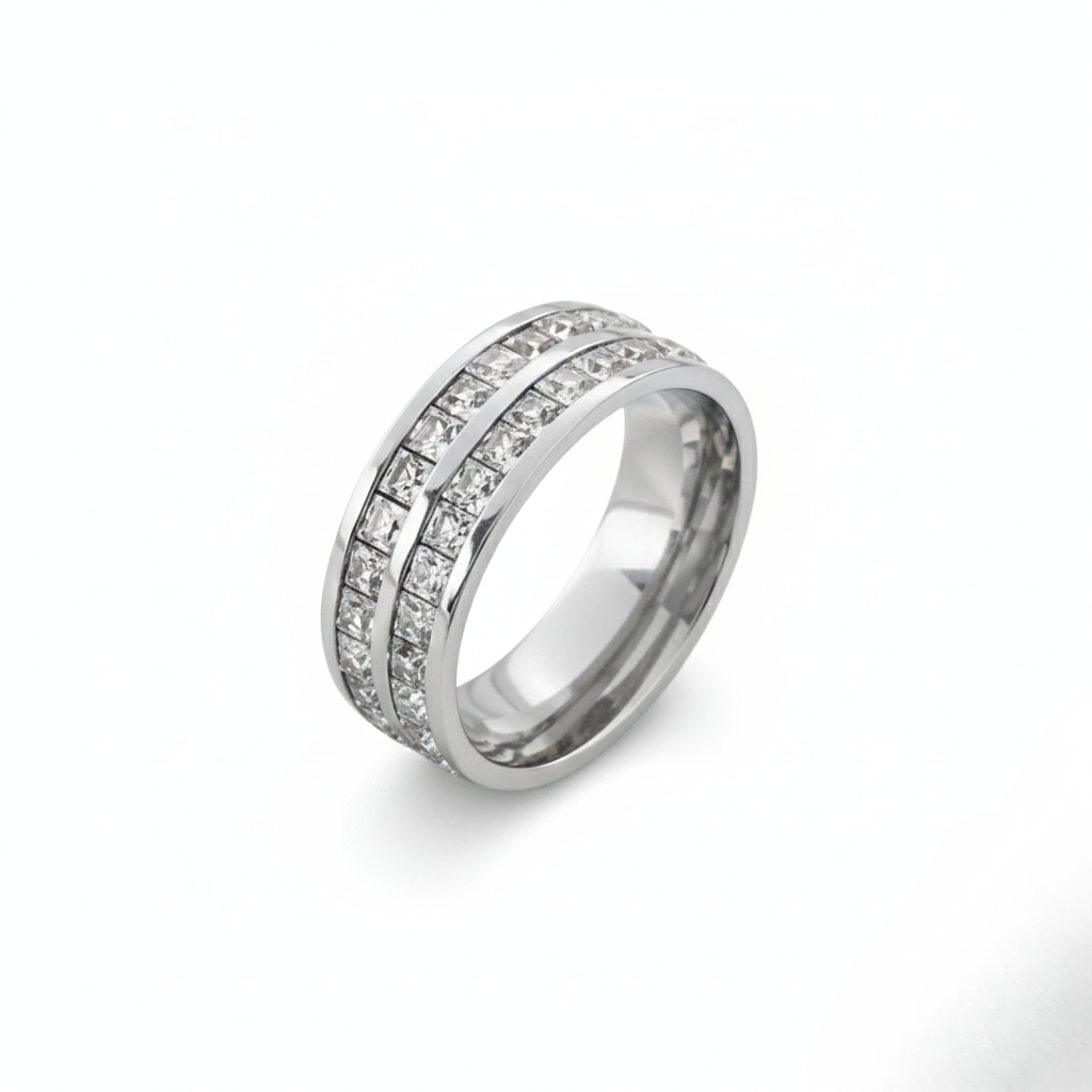 Aurelis Edelstahl Ring mit quadratischen Kristallen 8mm breites Band luxuriös Damen