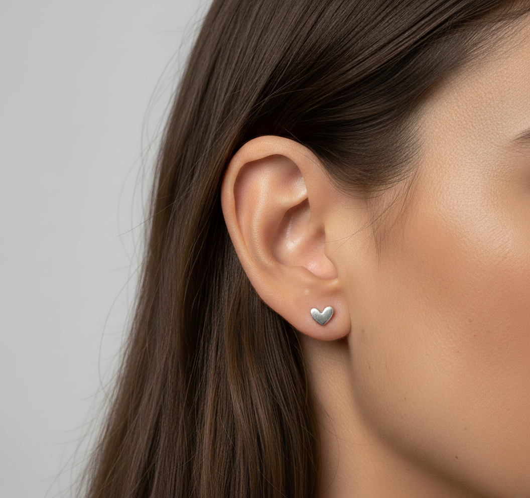 Aurelis Damen Herz Ohrstecker Goldfarbe Minimalistische Ohrringe Klein & Dezent