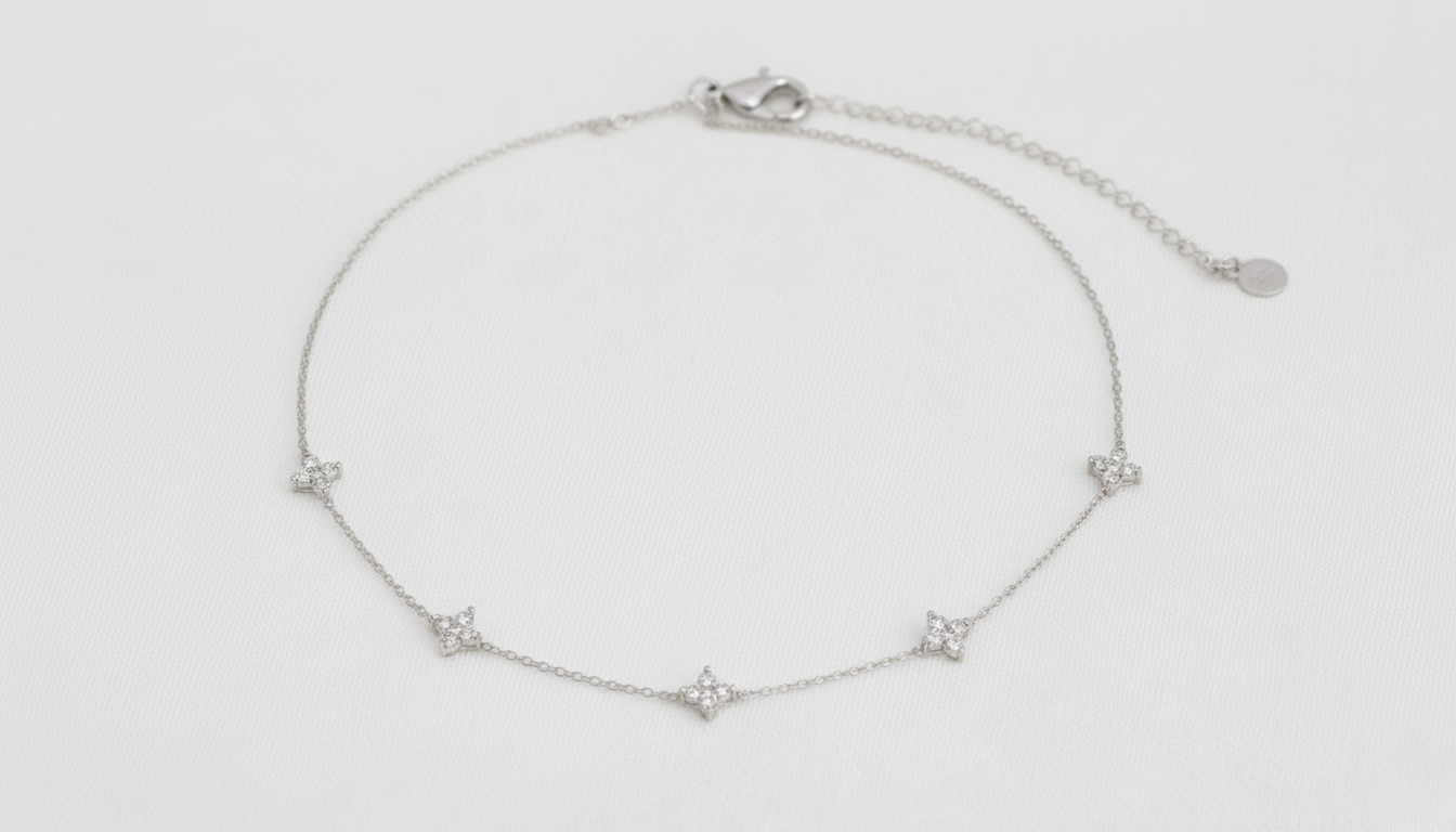 Aurelis Damen Halskette Kleeblatt Goldfarbe Filigran mit Zirkonia-Kristall-Besatz