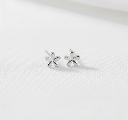 Aurelis Zarte Blumenohrstecker Blümchen Motiv in Goldfarbe 0,4cm für Damen