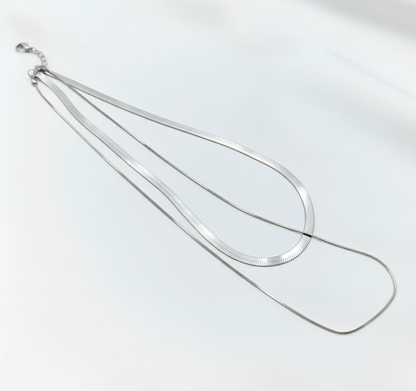 Aurelis Damen Halskette zweireihig Goldfarbe Schlangenkette & feine Gliederkette Layering