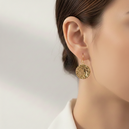 Aurelis Plättchen Ohrringe Hammerschlag – Runde Coin Ohrhänger – Goldfarbe