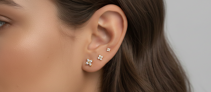 Aurelis Damen Ohrstecker Goldfarbe 4 Kristalle Edel & Zierlich Luxury Look Ear-Stacking