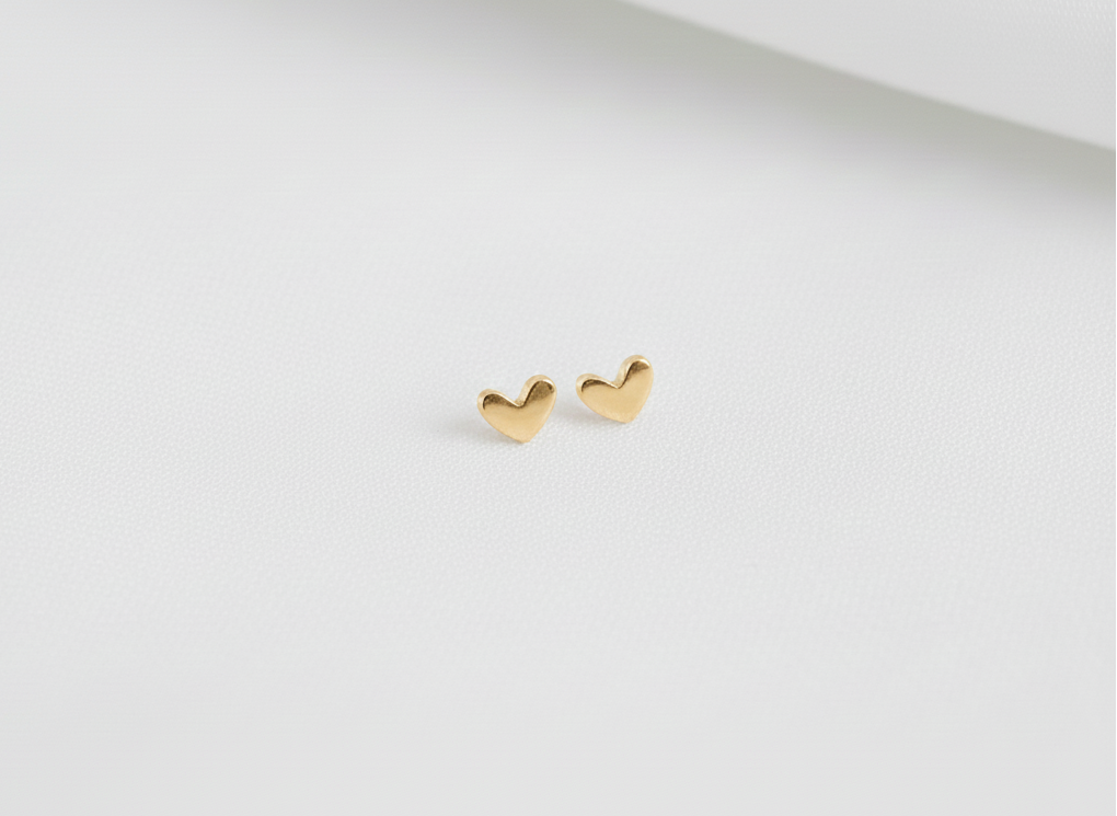 Aurelis Damen Herz Ohrstecker Goldfarbe Minimalistische Ohrringe Klein & Dezent