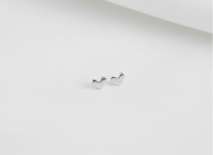 Aurelis Damen Herz Ohrstecker Goldfarbe Minimalistische Ohrringe Klein & Dezent