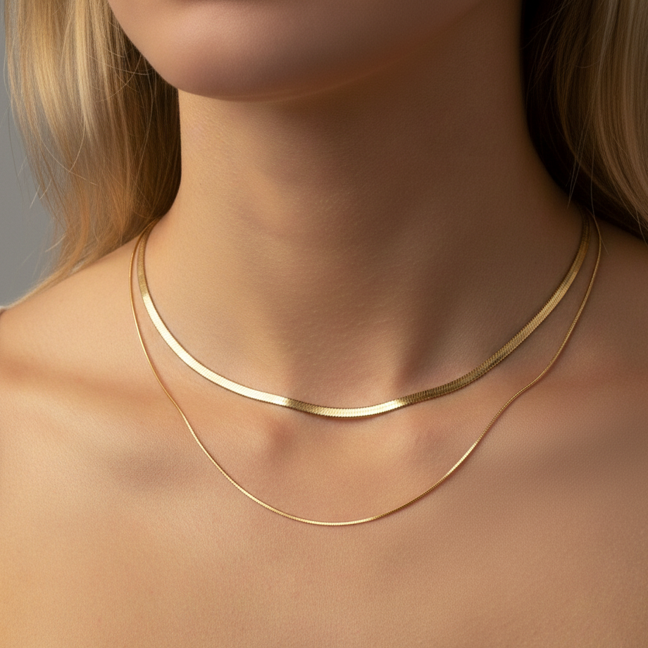 Aurelis Damen Halskette zweireihig Goldfarbe Schlangenkette & feine Gliederkette Layering