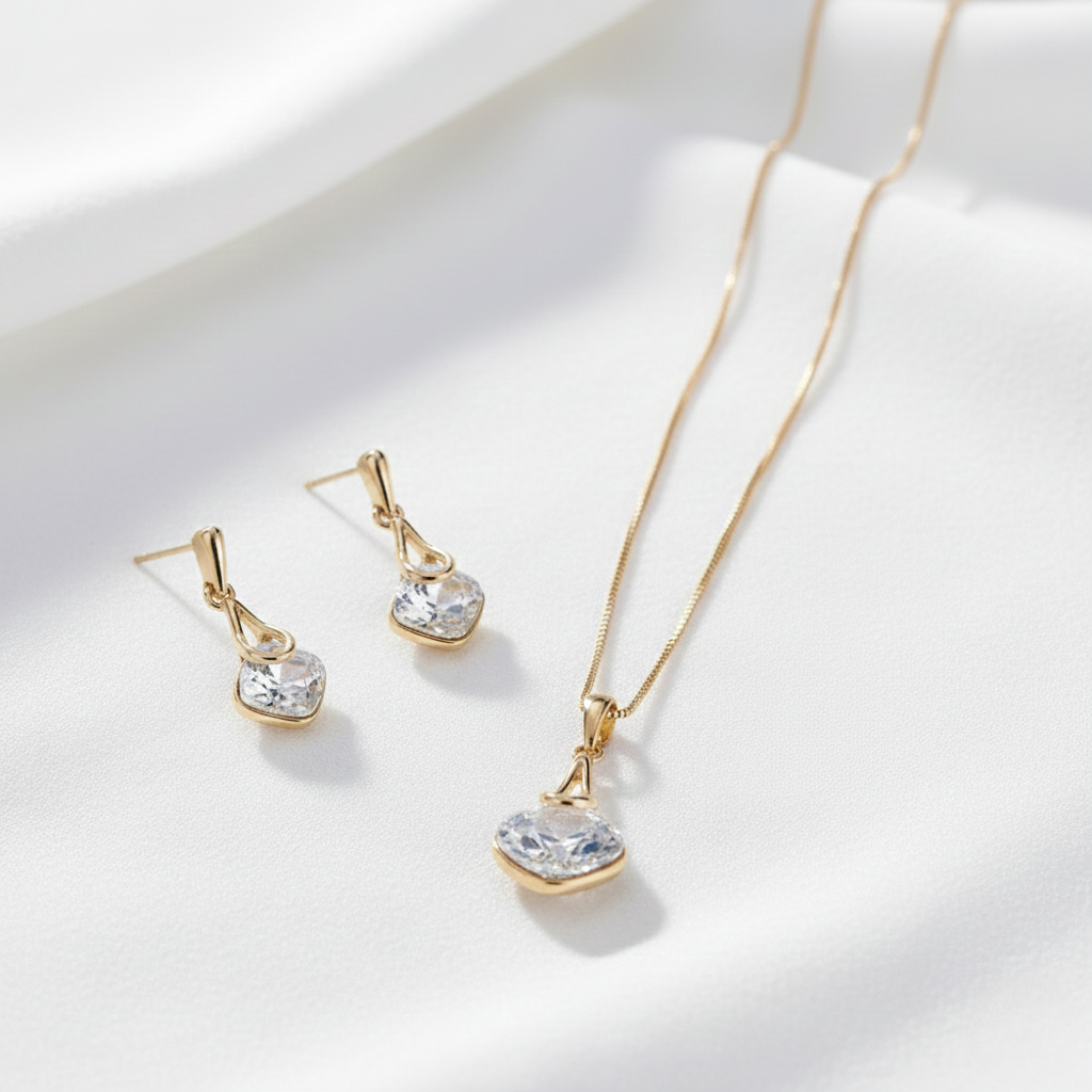 Aurelis Goldfarbe Schmuckset Halskette & Ohrringe mit quadratischen Kristallen Damen