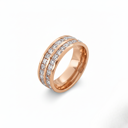 Aurelis Edelstahl Ring mit quadratischen Kristallen 8mm breites Band luxuriös Damen