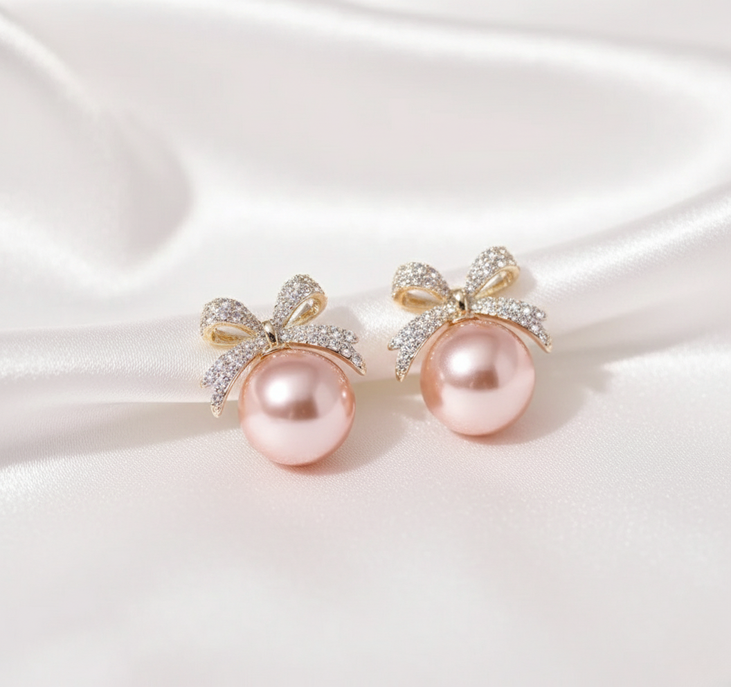 Elena | Romantische Perlenohrringe Goldfarben Schleife Damen Ohrstecker Strass