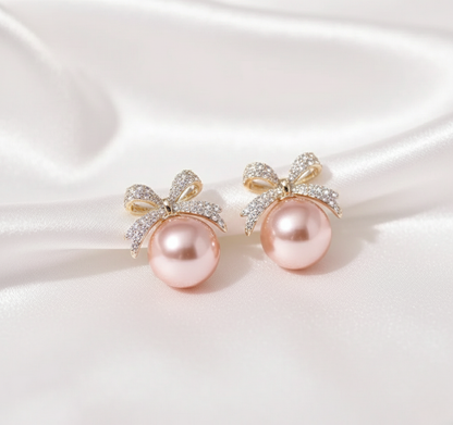 Elena | Romantische Perlenohrringe Goldfarben Schleife Damen Ohrstecker Strass