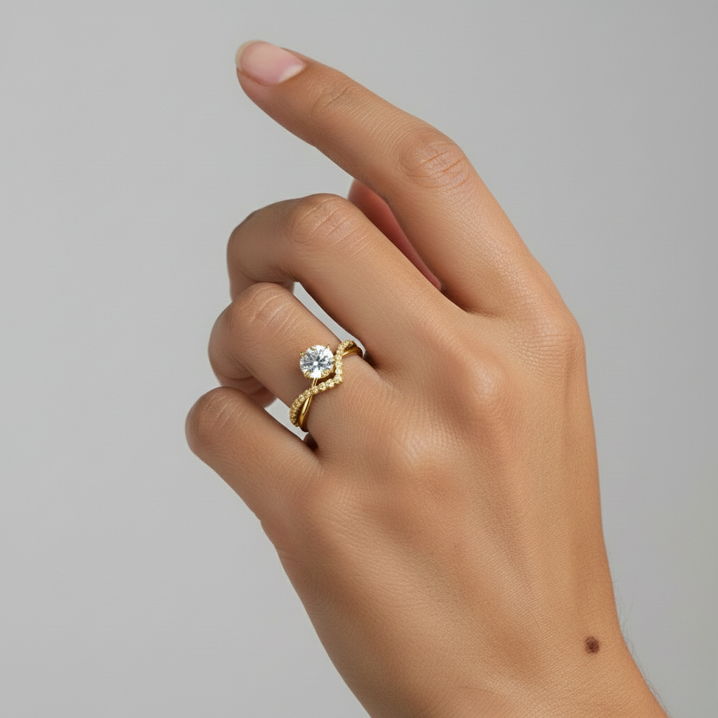 Aurelis Royal V-Solitär Ring Zirkonia Goldfarbe Modernes Design Damen