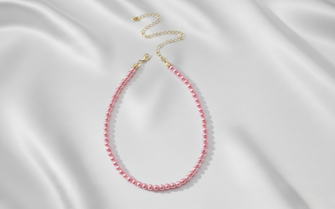 Aurelis Klassische Perlen Choker Halskette Weiß Goldfarbe Damen Acrylperlen Kette Verstellbar