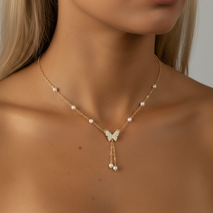 Aurelis Damen Y-Halskette Goldfarbe mit Schmetterling Anhänger Perlenoptik & Strass