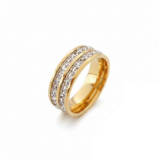 Aurelis Edelstahl Ring mit quadratischen Kristallen 8mm breites Band luxuriös Damen