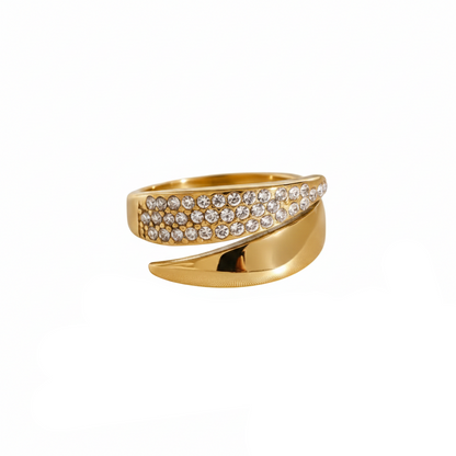 Goldfarbe Ring mit Zirkonia Pavé-Besatz Modernes Bypass-Design Damen